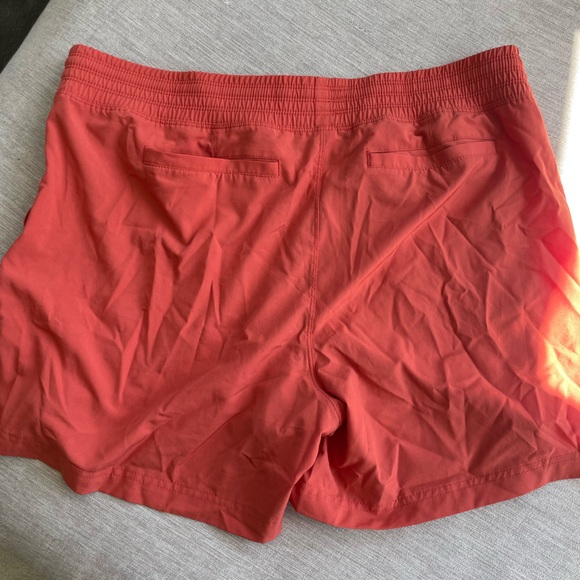 Old navy stretch tech orange shorts large - Picture 3 of 4